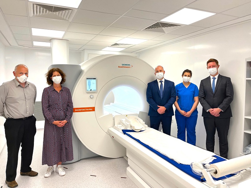 The low-helium design of the MAGENTOM Free.Max means there are less infrastructure needs, so the MRI can be used in community-based settings