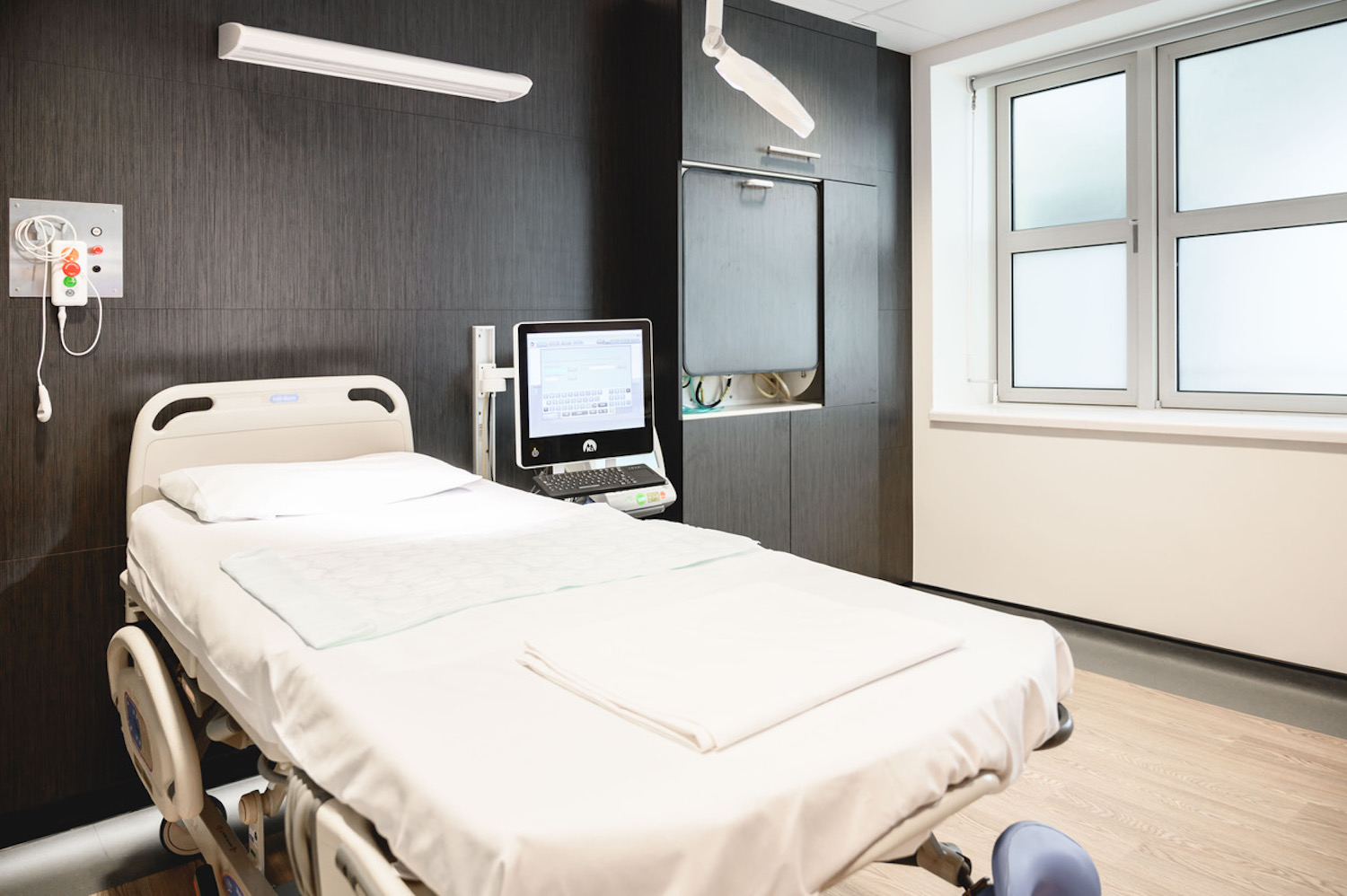 Mums-to-be are encouraged to control their environment, through adjustable lighting levels, music systems and digital artwork