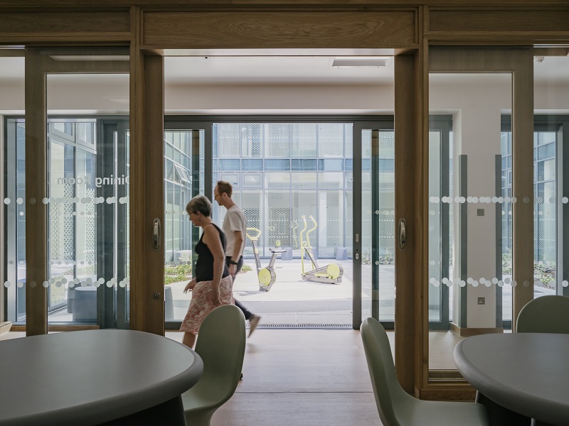 The building has been designed with four wards arranged around two courtyard spaces, providing patients with easy access to important outdoor space