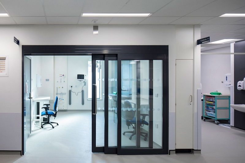Specialist facilities include isolation rooms, bariatric rooms, and digital X-ray units
