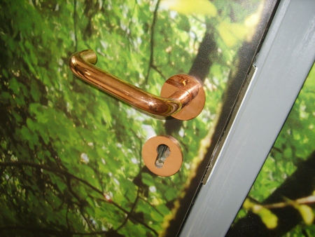 Door handles at the Northern General Hospital in Sheffield have been changed to copper in an effort to reduce infections such as MRSA