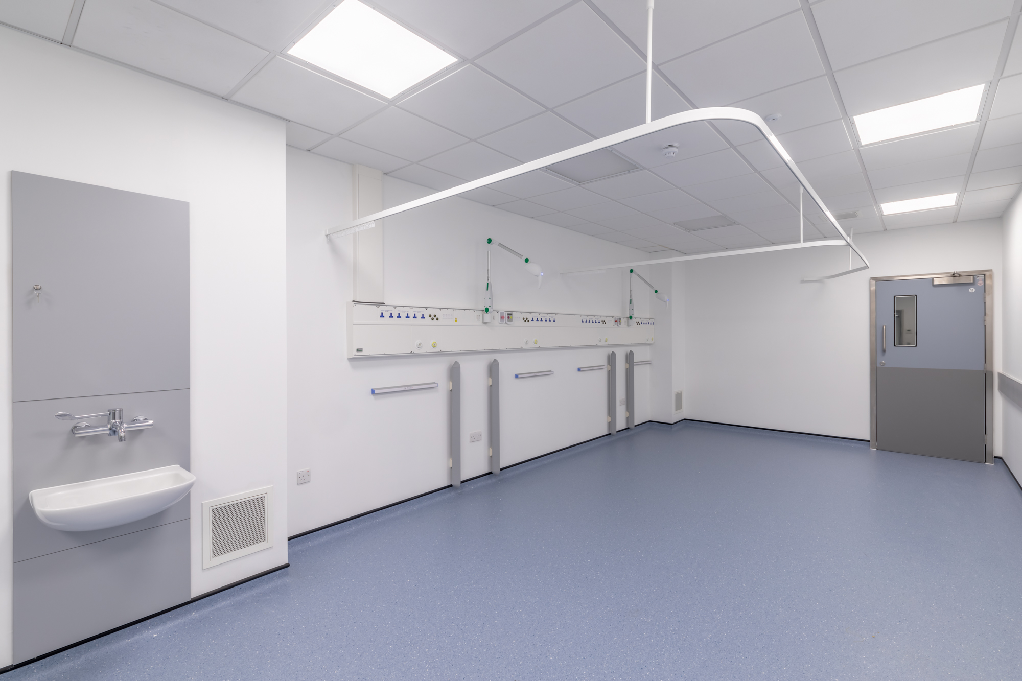 Award-winning modular operating theatre available for rehire after completing over 400 procedures
