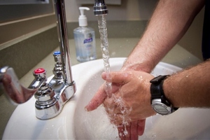 Comment: Technology is key to improve hand hygiene levels in hospitals