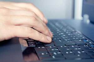Health Minister challenges NHS to become \'paperless\' by 2018