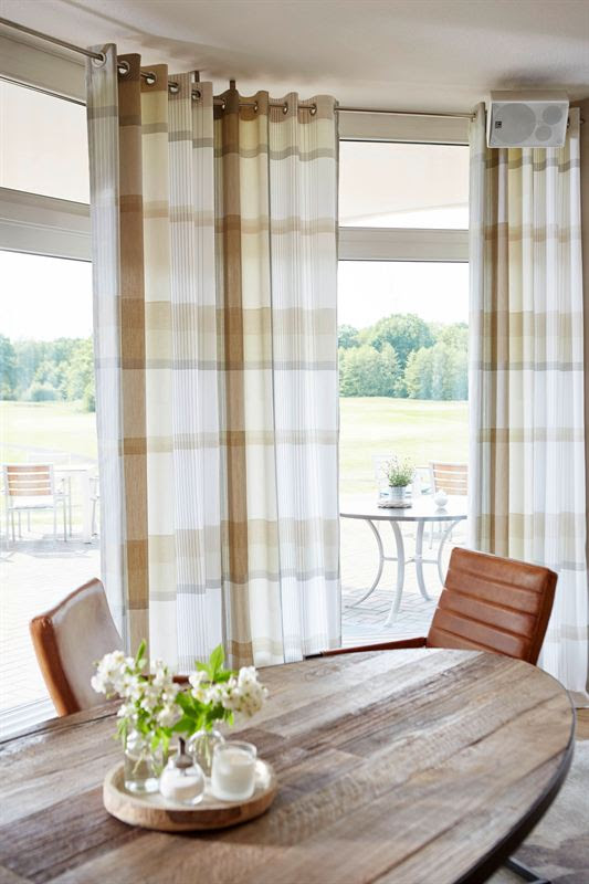 With article 155, Drapilux is expanding its range of products with a modern, large check design