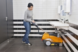 Sustainable floor cleaning with water alone
